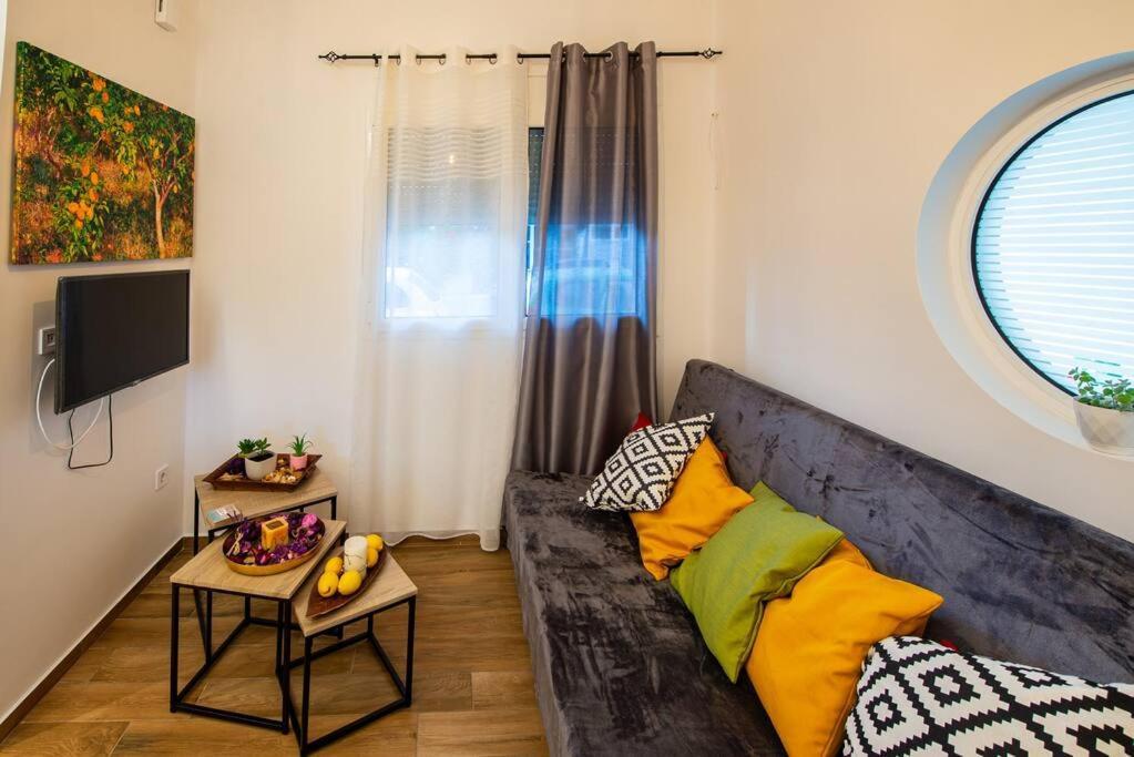Lemon Garden Stylish Private Apartment กาลามาตา ภายนอก รูปภาพ