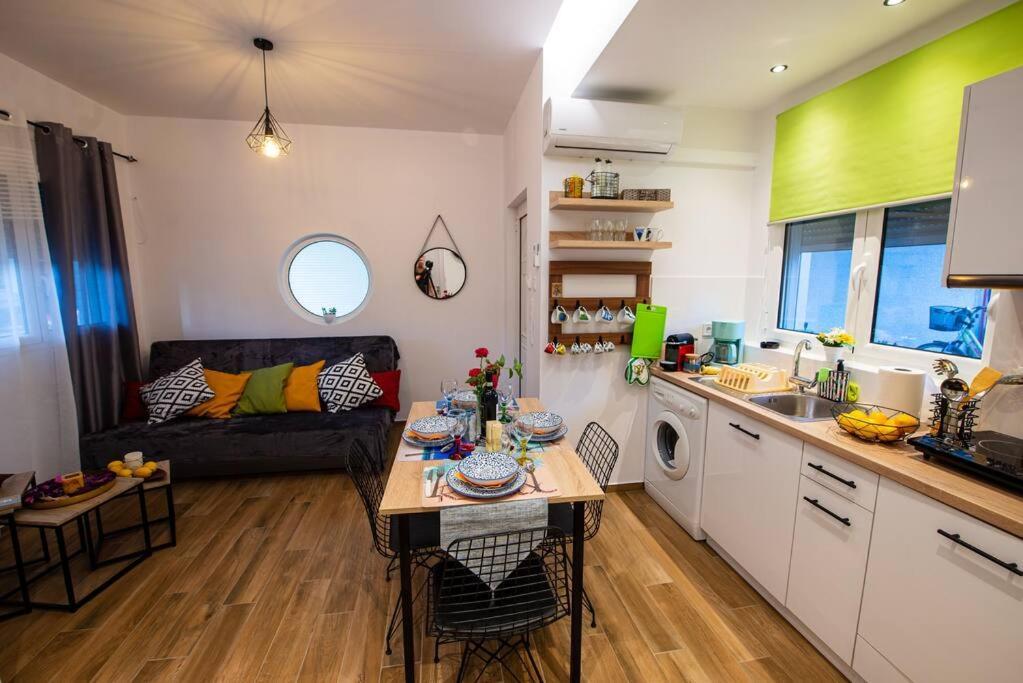 Lemon Garden Stylish Private Apartment กาลามาตา ภายนอก รูปภาพ